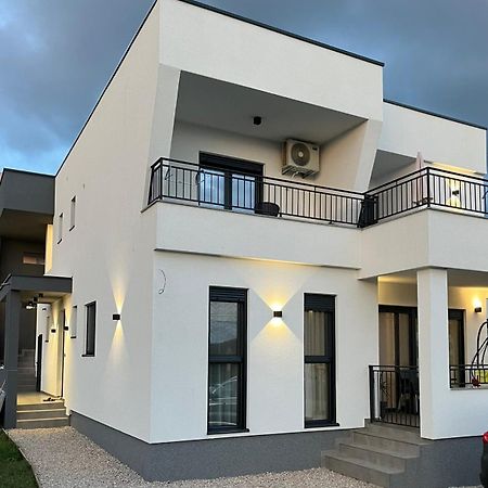 Lana Apartmani Bar Eksteriør billede