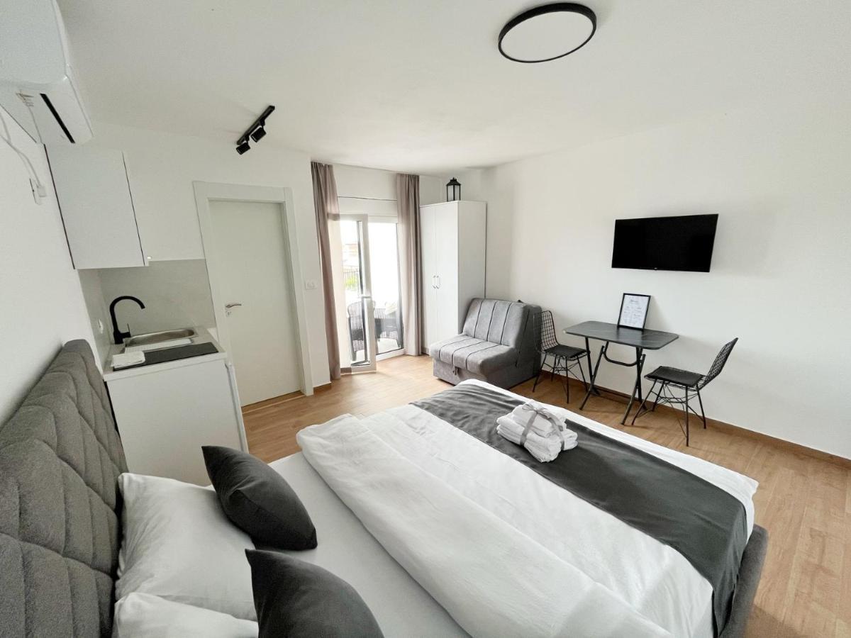 Lana Apartmani Bar Eksteriør billede