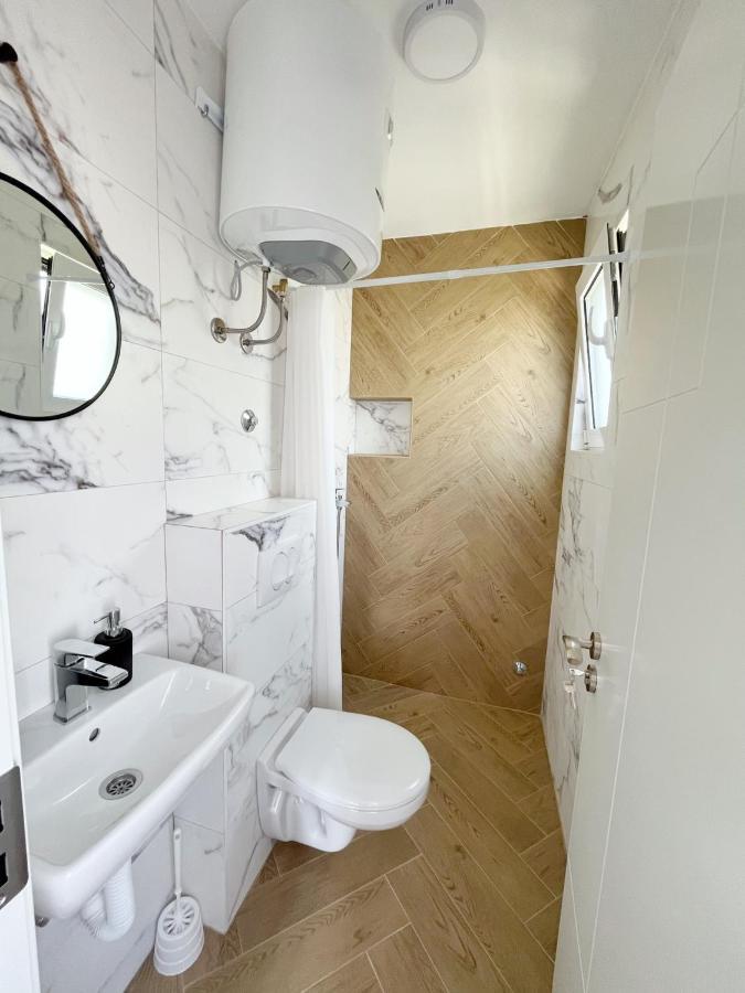 Lana Apartmani Bar Eksteriør billede